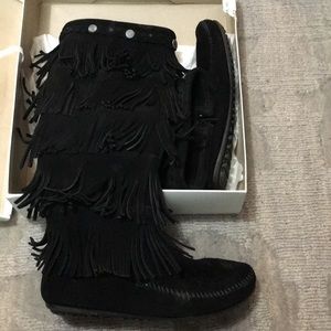 5 layer fringe Minnetonka boots